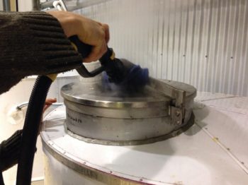 Image illustrating the use of steam-based cleaning technology for tanks in the wine industry, ensuring thorough sanitation and preservation.