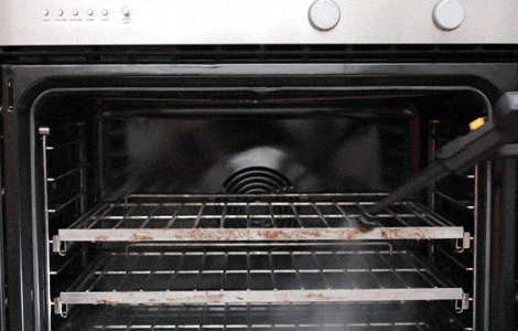 Image showcasing Duplex's steam cleaning technology for ovens and stoves in bakeries, effectively eliminating grease and food residues.