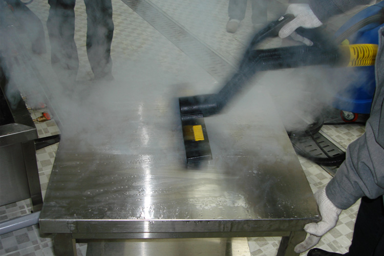 Image showcasing Duplex's cleaning solutions for both floors and tables in butcher shops, ensuring thorough hygiene and cleanliness.