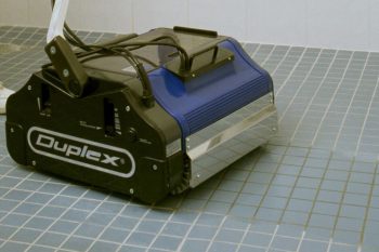 Image showcasing Duplex's advanced cleaning technology for hard floors in restaurants, ensuring superior cleanliness and hygiene.