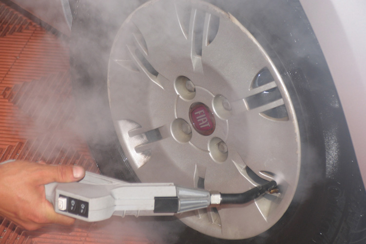 Image showcasing Duplex's car steam cleaning technology, ideal for effectively cleaning and restoring vehicle wheels.