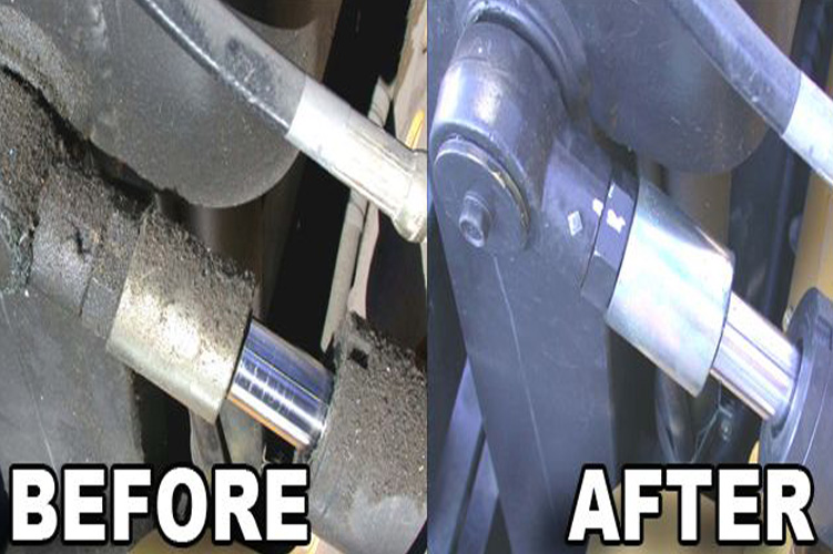 Image displaying the use of advanced cleaning technology for machinery at mining sites, highlighting rapid and effective cleaning methods.