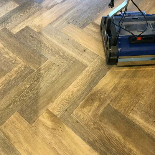 Duplex Steam commercial floor steam cleaning machines, optimised for cleaning hard floors, carpets, tiles, grout, vinyl, and wood floors. These versatile machines ensure high performance and effective cleaning in various commercial applications, including wood floor cleaning.